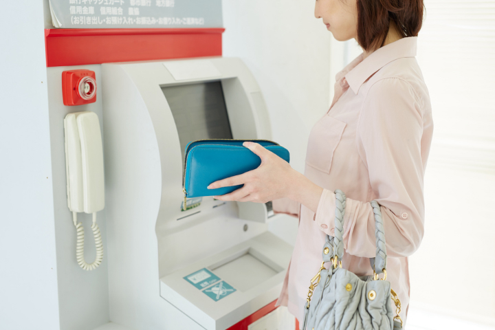 カードローンとは?知っておきたい特徴や申込み方法、利用時の注意点を解説